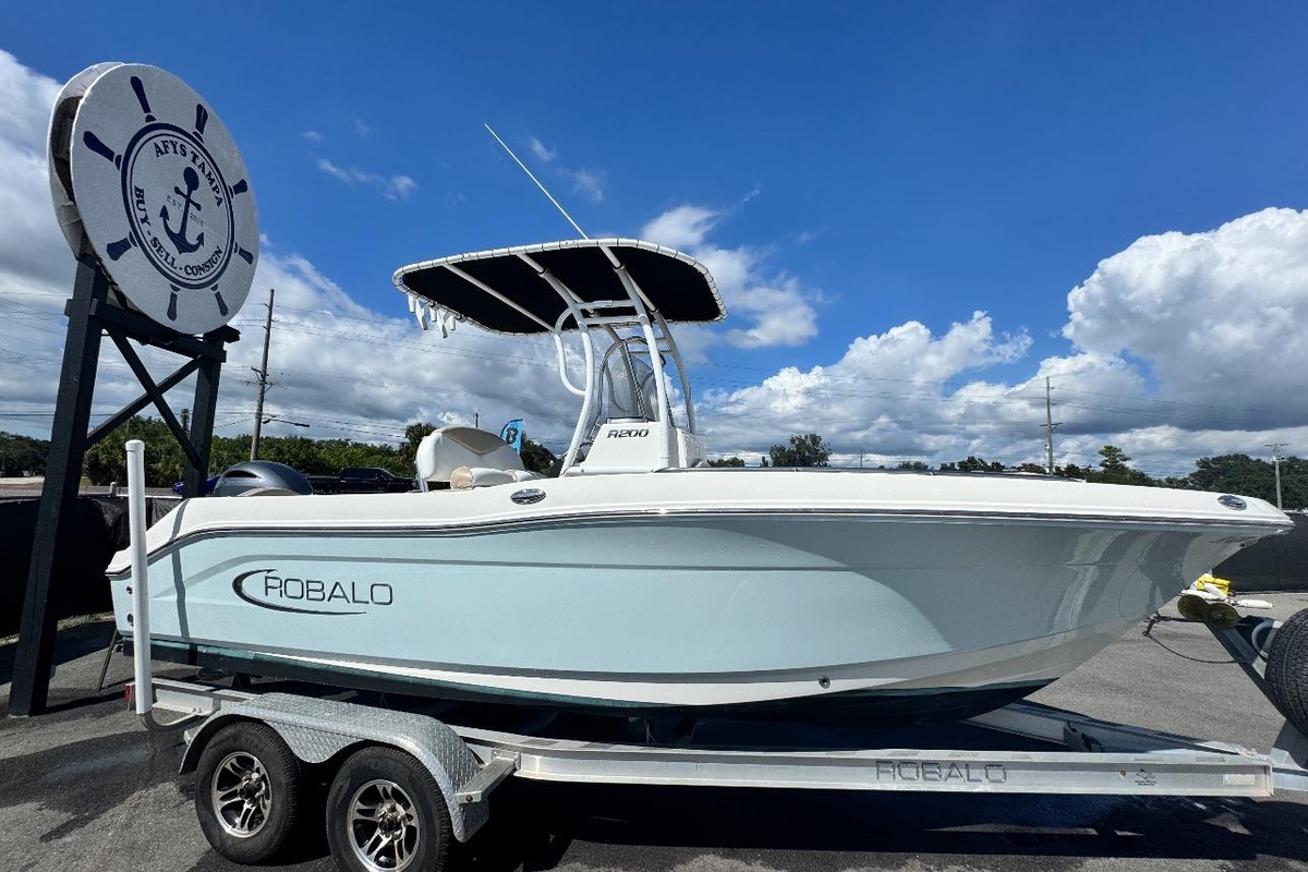2017 Robalo R200 Center Console - Sold Boat