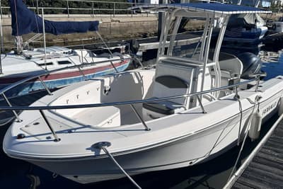 BOATZON | Robalo R200 Center Console 2018