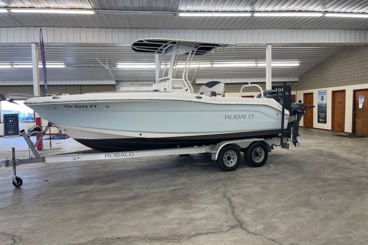 2018 Robalo R200 Center Console - Sold Boat