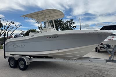BOATZON | Robalo R200 Center Console 2020