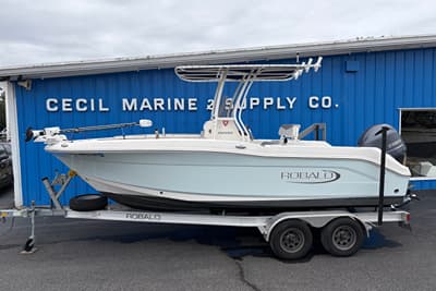 BOATZON | Robalo R200 Center Console 2021