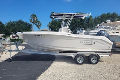 BOATZON | Robalo R200 Center Console 2021