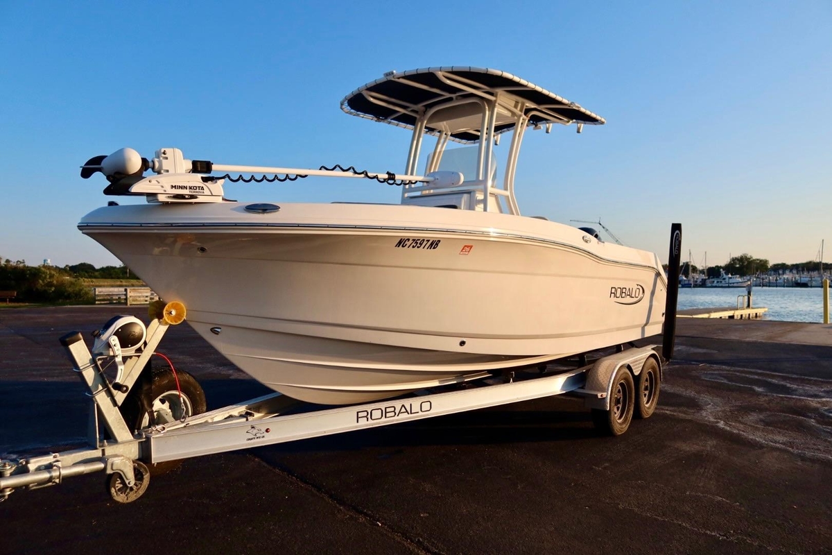 2023 Robalo R200 Center Console - Sold Boat