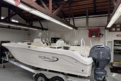 BOATZON | Robalo R200 Center Console 2027