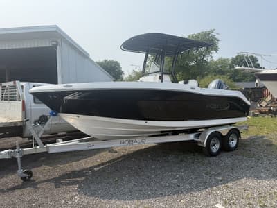 BOATZON | Robalo R200 Center Console 2027