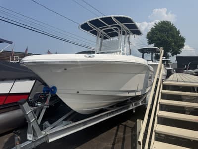 BOATZON | Robalo R200 Center Console 2027 BOATZON | Robalo R200 Center Console 2027