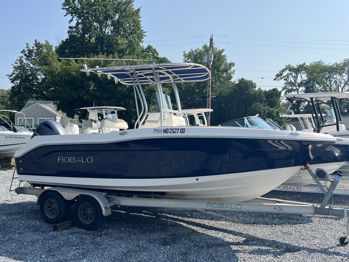 2017 Robalo Robalo R200ES 2017 - Sold Boat
