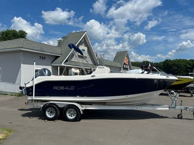 BOATZON | Robalo R200ES 2017