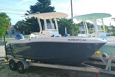 BOATZON | Robalo R202 Explorer 2021