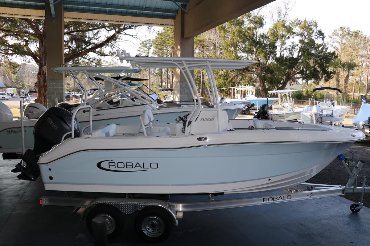 2026 Robalo R202 Explorer - Sold Boat