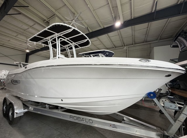 2026 Robalo R202 Explorer - Sold Boat