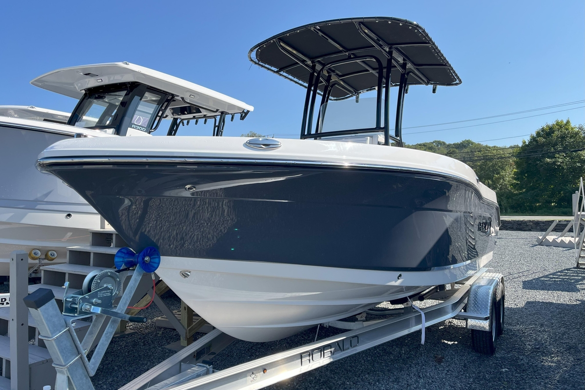 2026 Robalo R202 Explorer - Sold Boat