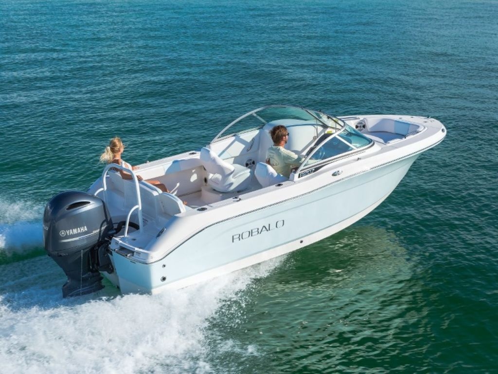 2018 Robalo R207 - Sold Boat