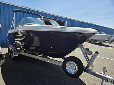 BOATZON | Robalo R207 2025