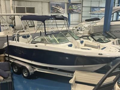 BOATZON | Robalo R207 2025 BOATZON | Robalo R207 2025