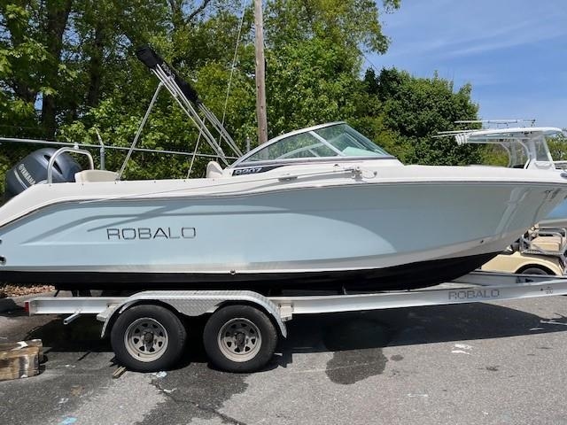 2017 Robalo R207 Dual Console - Sold Boat