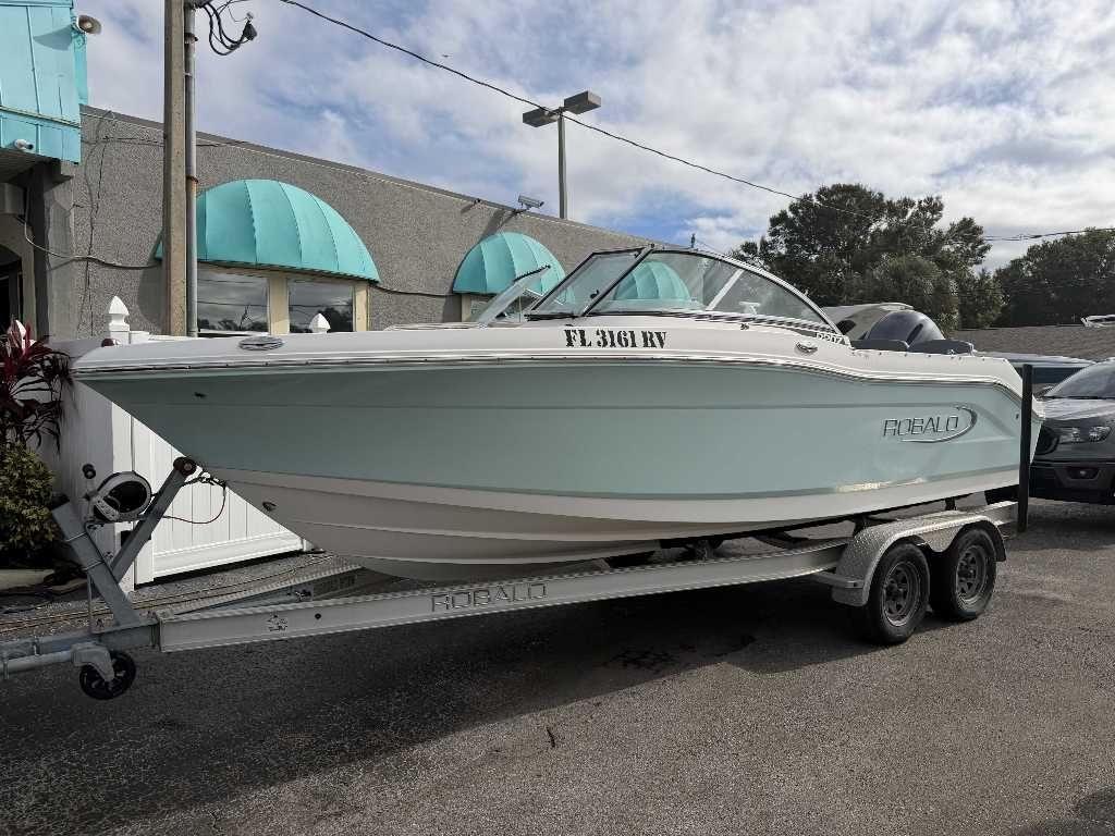 2019 Robalo R207 Dual Console - Sold Boat