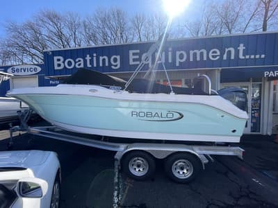 BOATZON | Robalo R207 Dual Console 2025