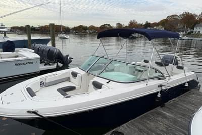 BOATZON | Robalo R207 Dual Console 2025