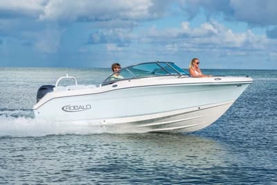 BOATZON | Robalo R207 Dual Console 2026