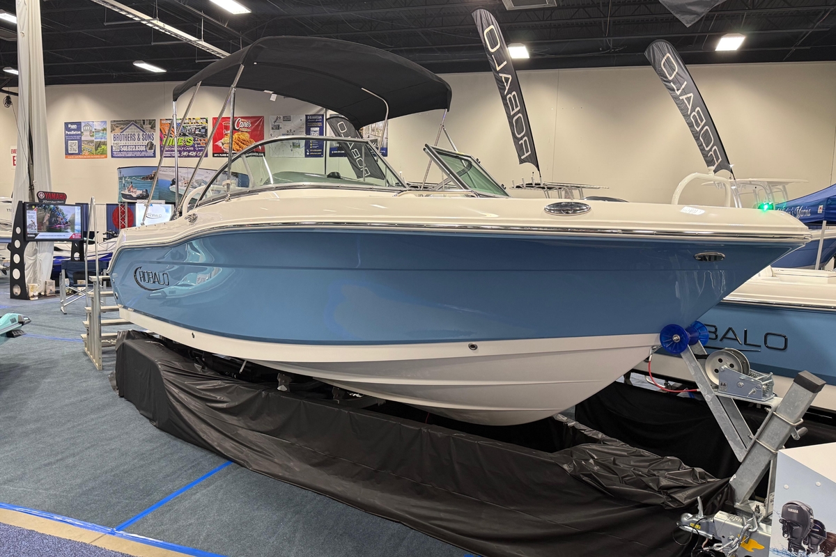 2026 Robalo R207 Dual Console - Sold Boat