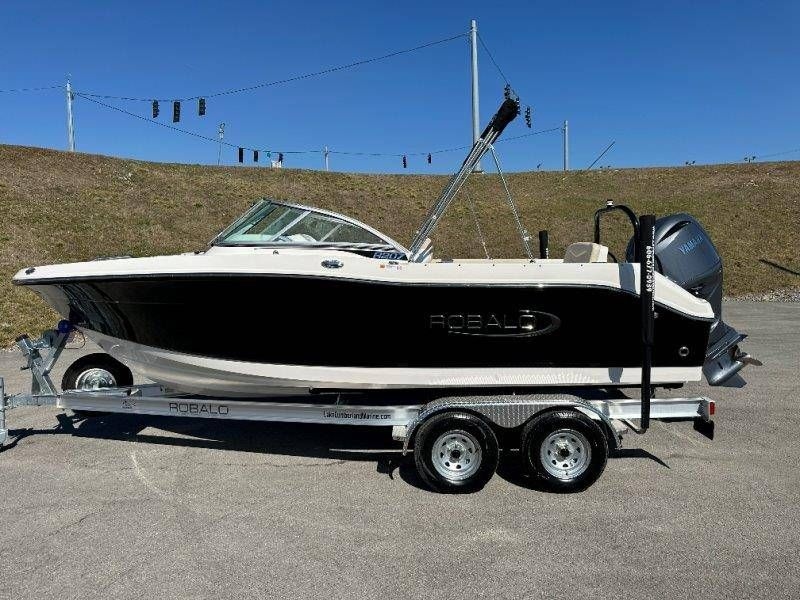 2026 Robalo R207 Dual Console - Sold Boat