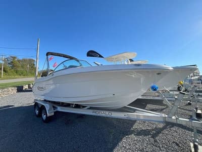 BOATZON | Robalo R207 Dual Console 2026