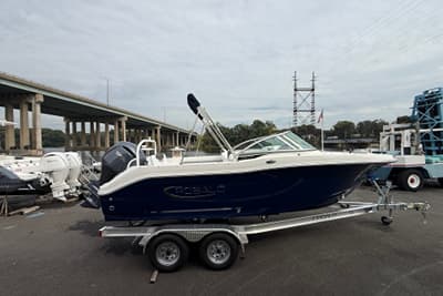 BOATZON | Robalo R207 Dual Console 2027