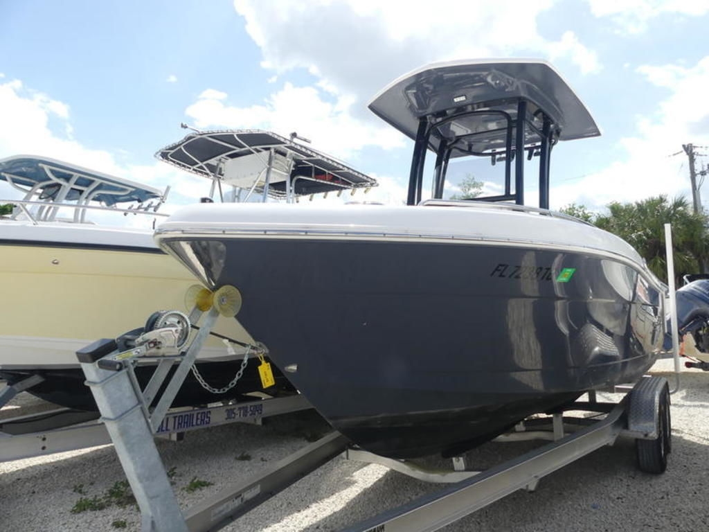 2021 Robalo R22 Center Console - Sold Boat