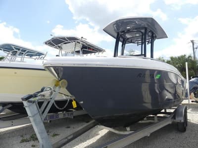 BOATZON | Robalo R22 Center Console 2021