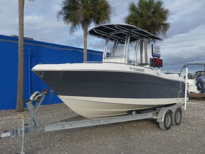 BOATZON | Robalo R222 2020