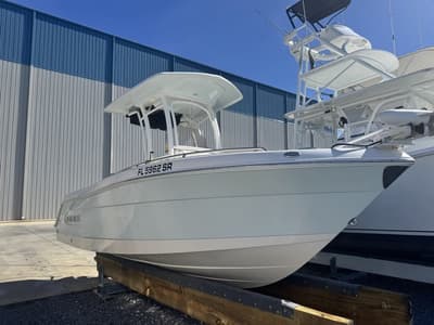 BOATZON | Robalo R222 2020