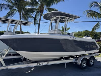 BOATZON | Robalo R222 2025