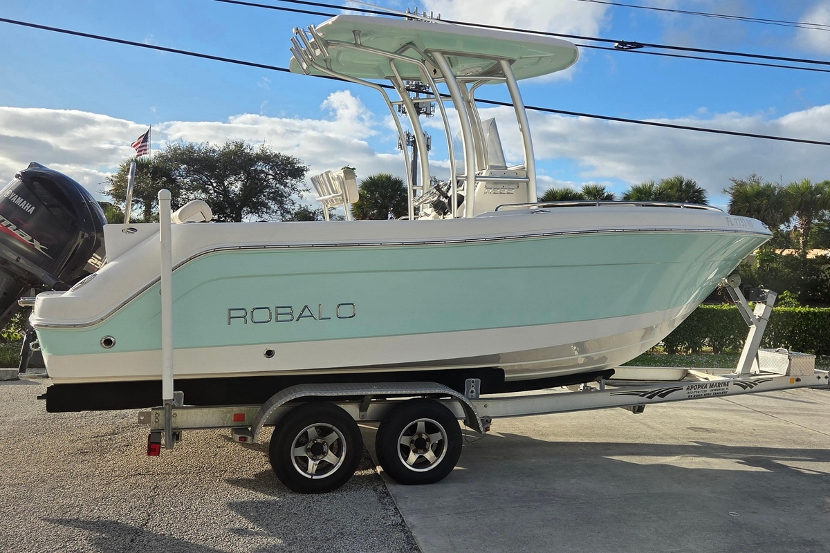 2016 Robalo R222 Center Console - Sold Boat
