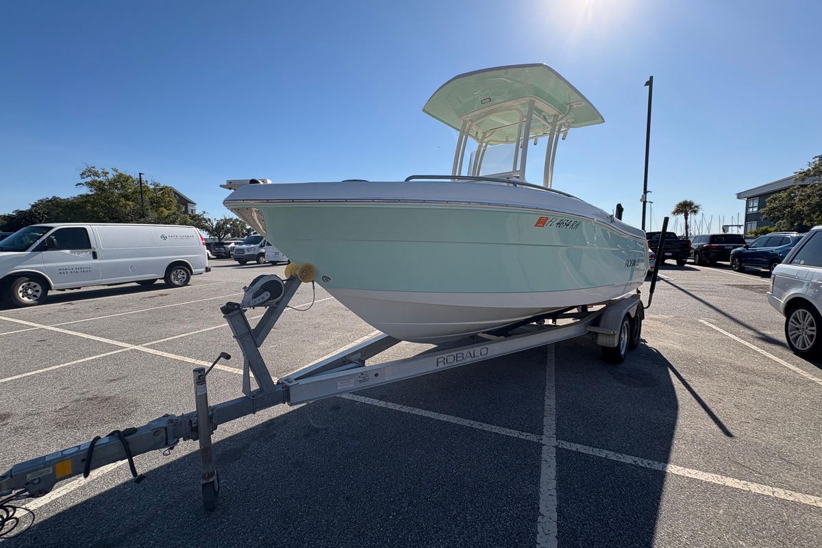 2017 Robalo R222 Center Console - Sold Boat