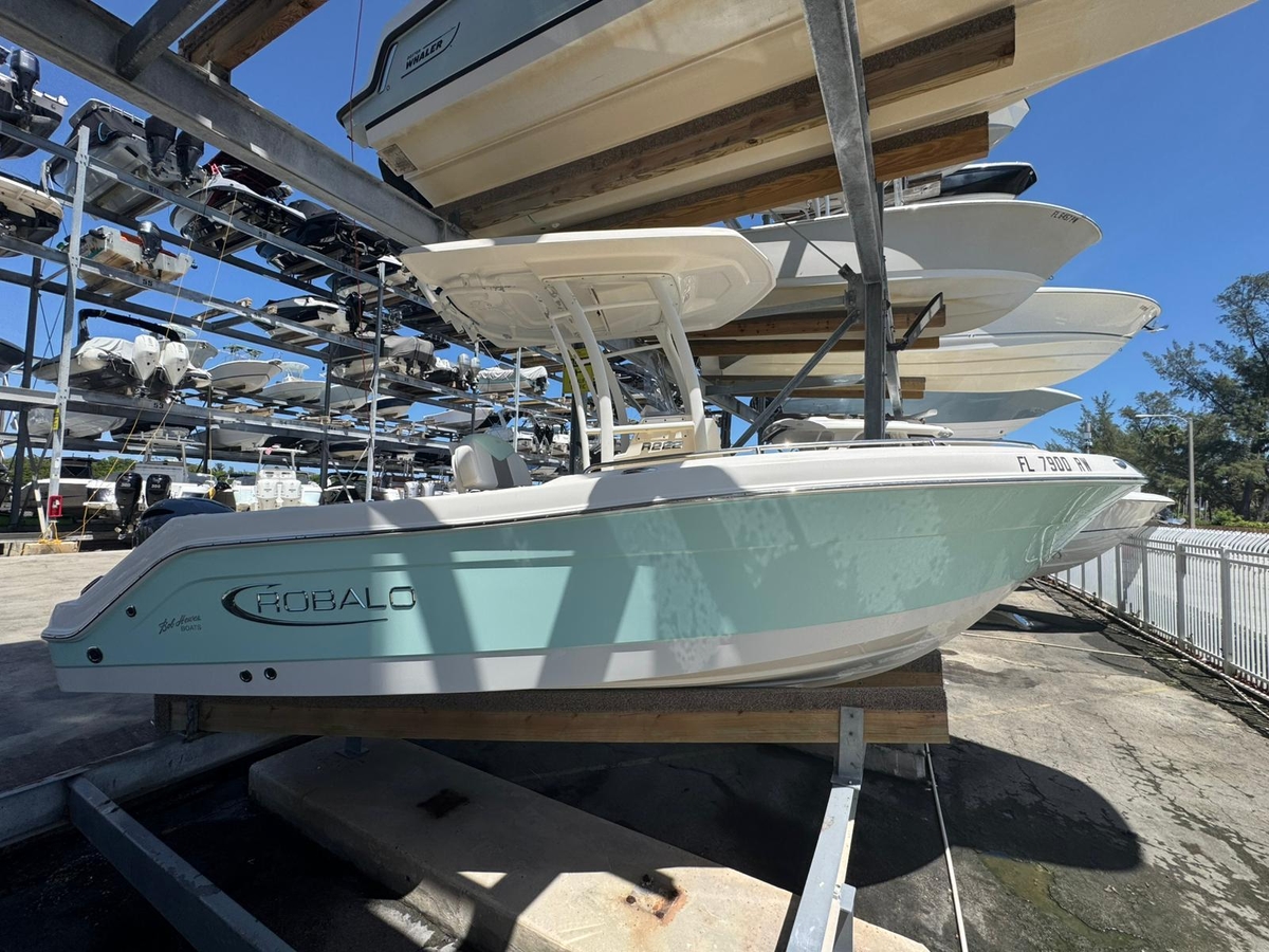 2019 Robalo R222 Center Console - Sold Boat