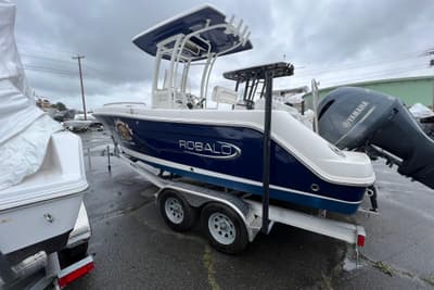 BOATZON | Robalo R222 Center Console 2021
