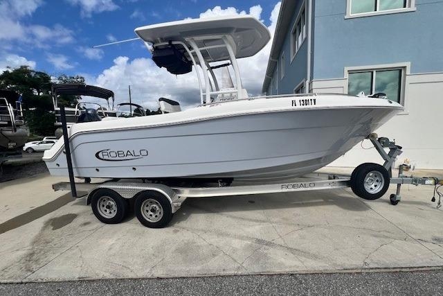 2022 Robalo R222 Center Console - Sold Boat