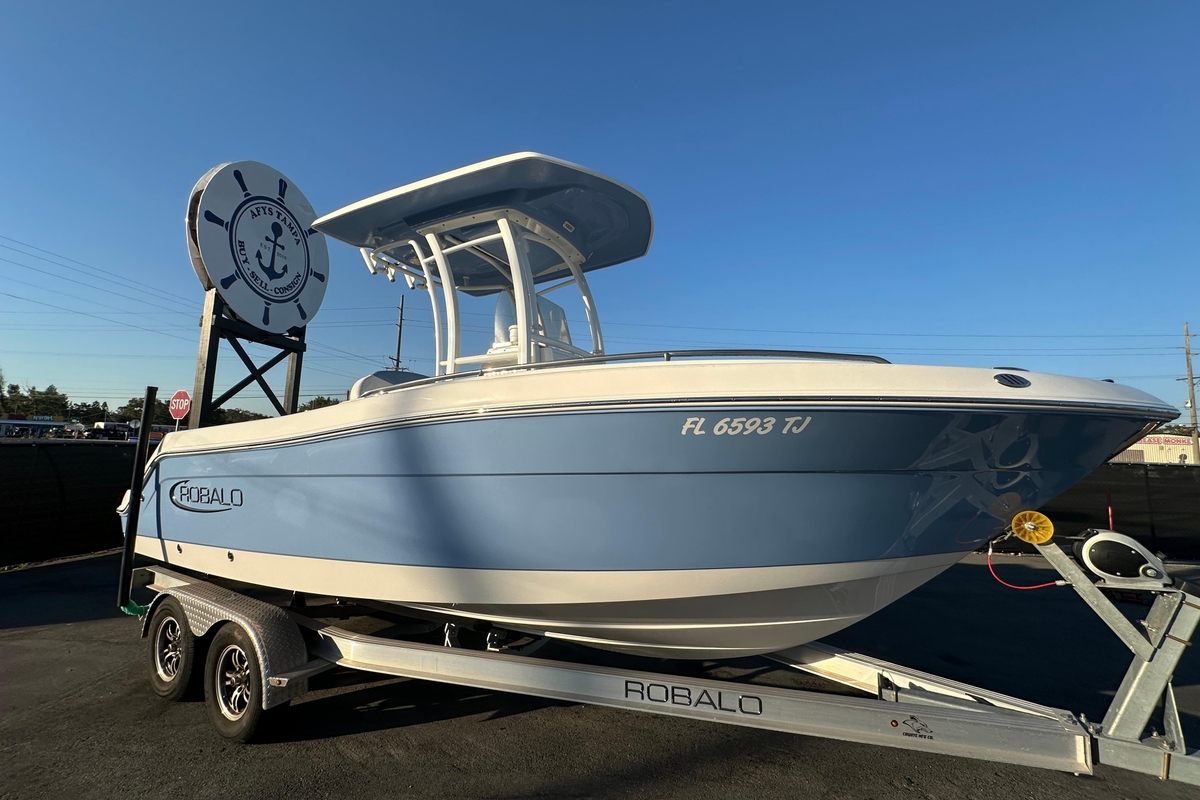 2023 Robalo R222 Center Console - Sold Boat