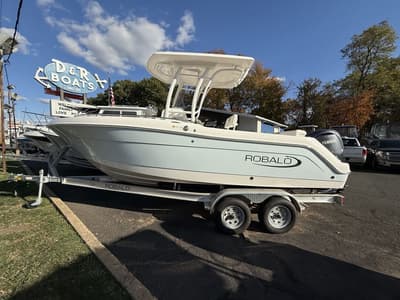 BOATZON | Robalo R222 Center Console 2025