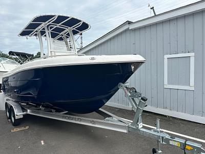 BOATZON | Robalo R222 Center Console 2025