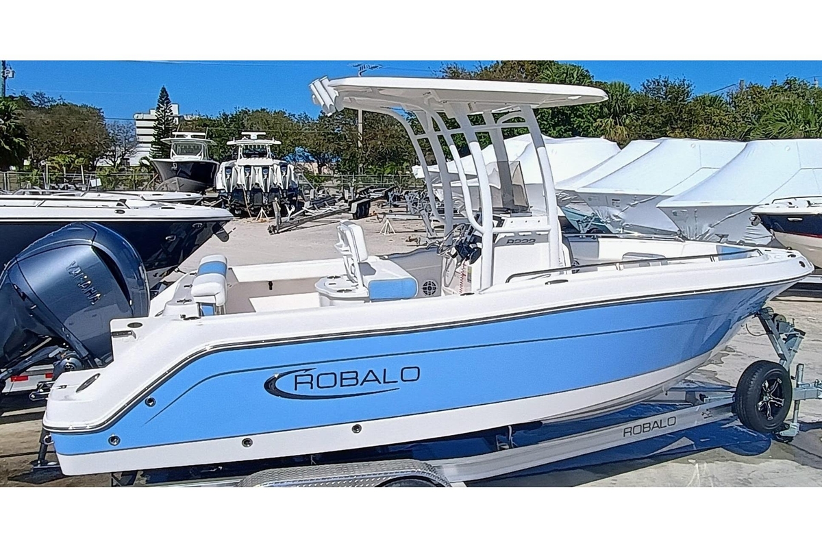 2025 Robalo R222 Center Console - Sold Boat