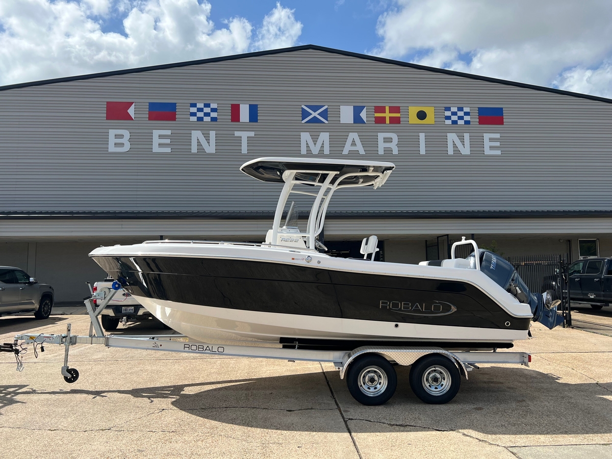 2026 Robalo R222 Center Console - Sold Boat