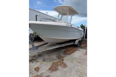 BOATZON | Robalo R222 Explorer 2017