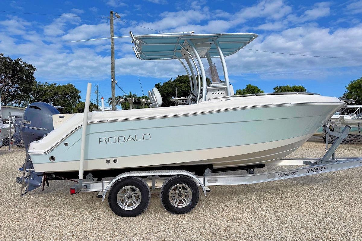 2018 Robalo R222 Explorer - Sold Boat