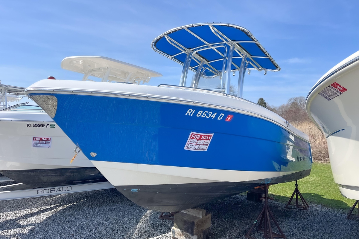 2018 Robalo R222 Explorer - Sold Boat