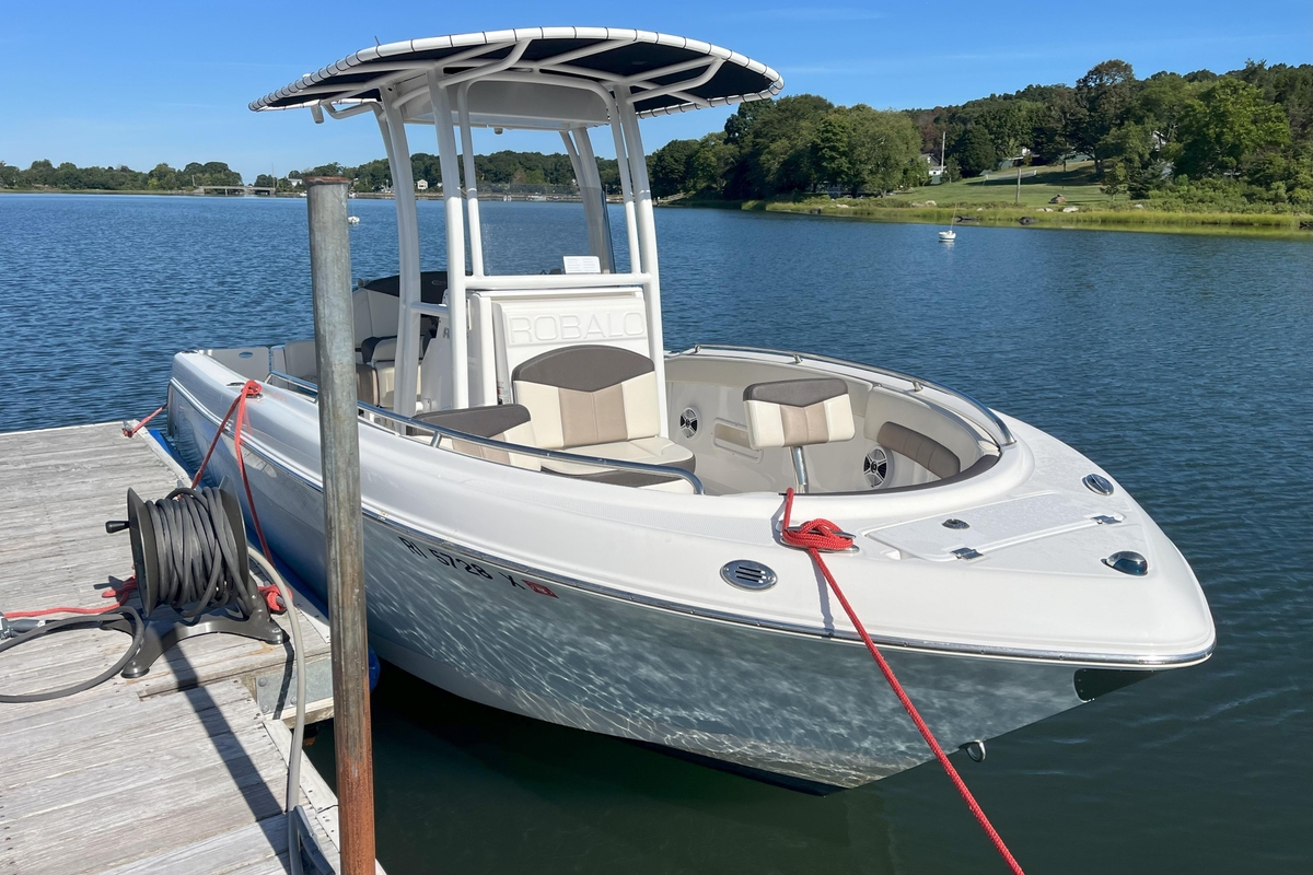 2019 Robalo R222 Explorer - Sold Boat