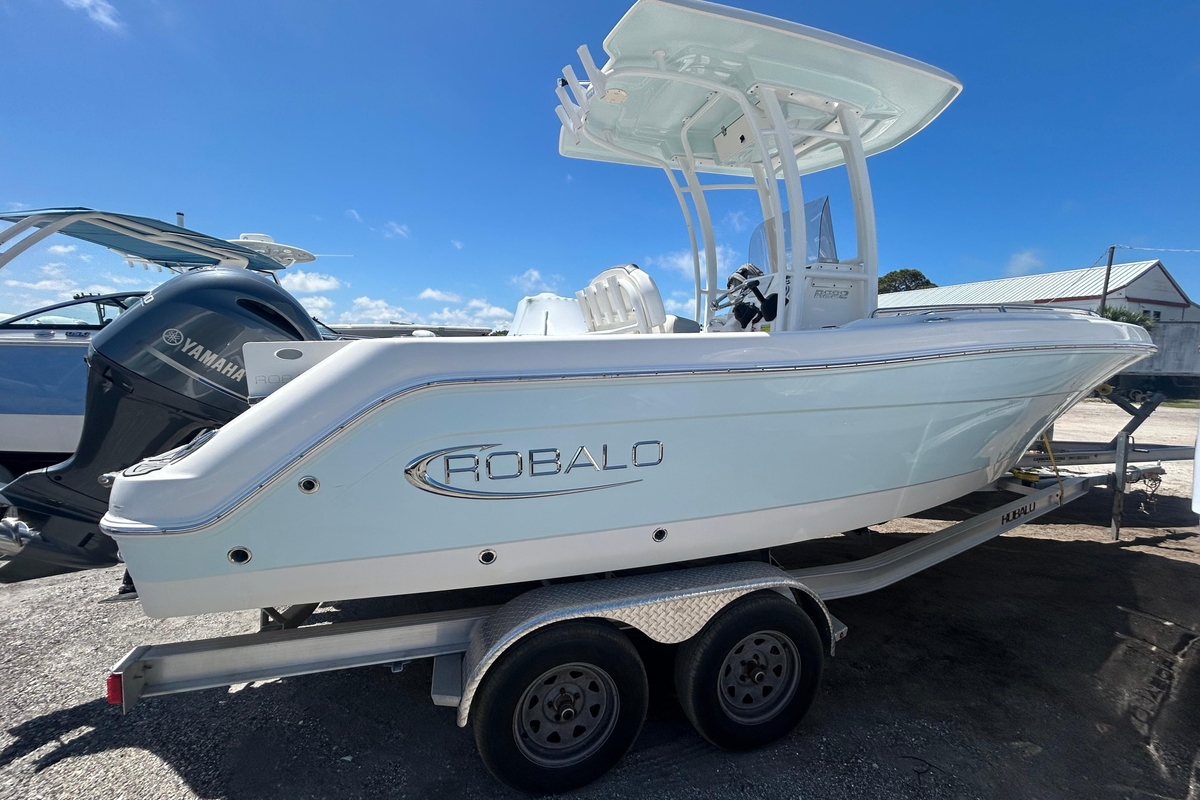 2021 Robalo R222 Explorer - Sold Boat