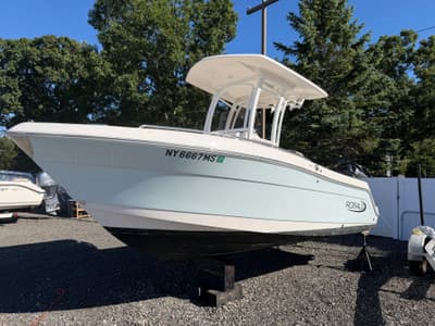 BOATZON | Robalo R222 Explorer 2022