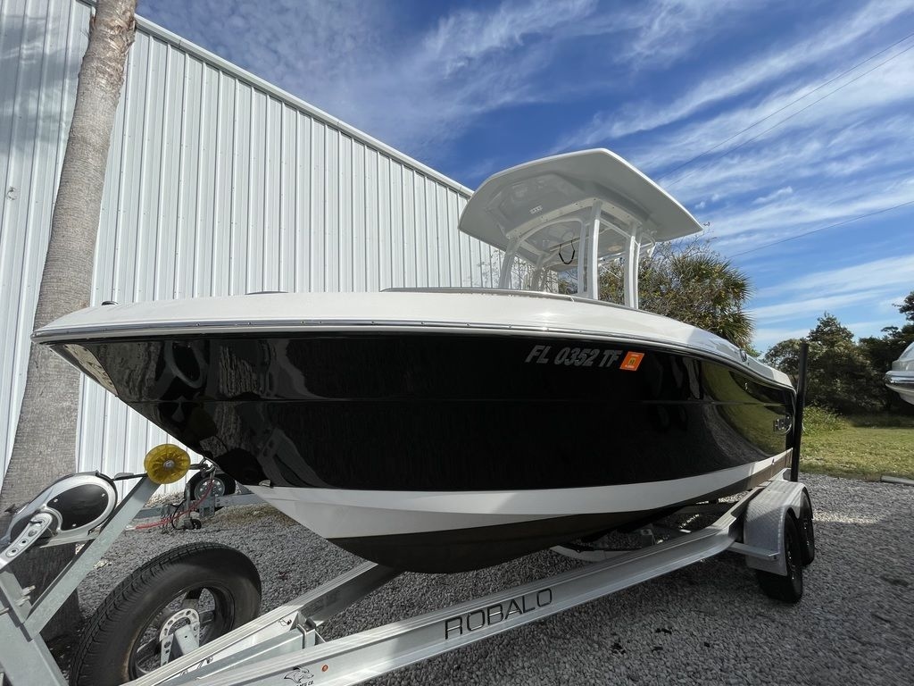 2022 Robalo R222EX - Sold Boat